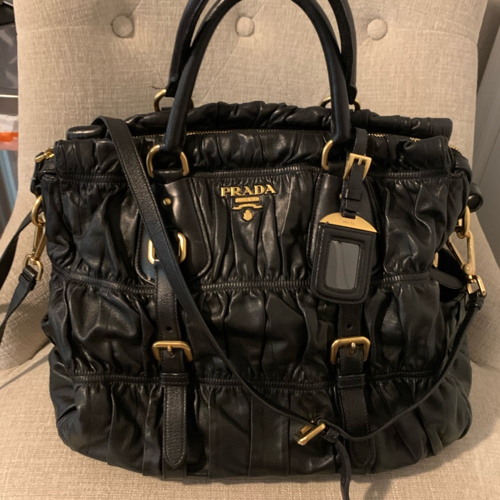 💯 Authentic Prada Black Leather cross/shopping bag